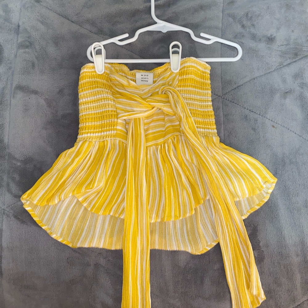 Cute yellow top with tie back
